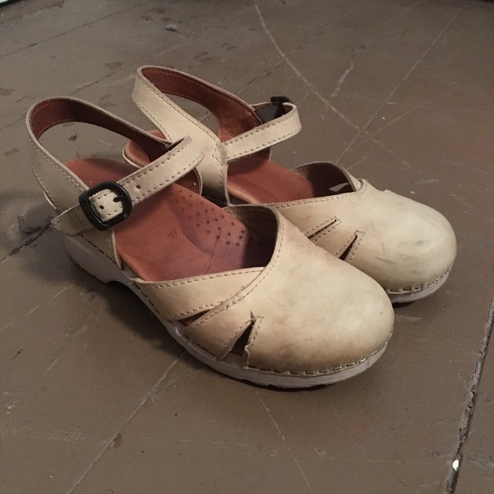 Dansko tan Mary Jane clogs sandals 37